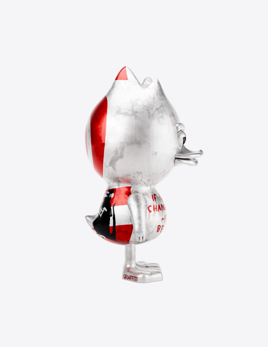 TUD x Banksy's Graffiti Whisper — вид сбоку