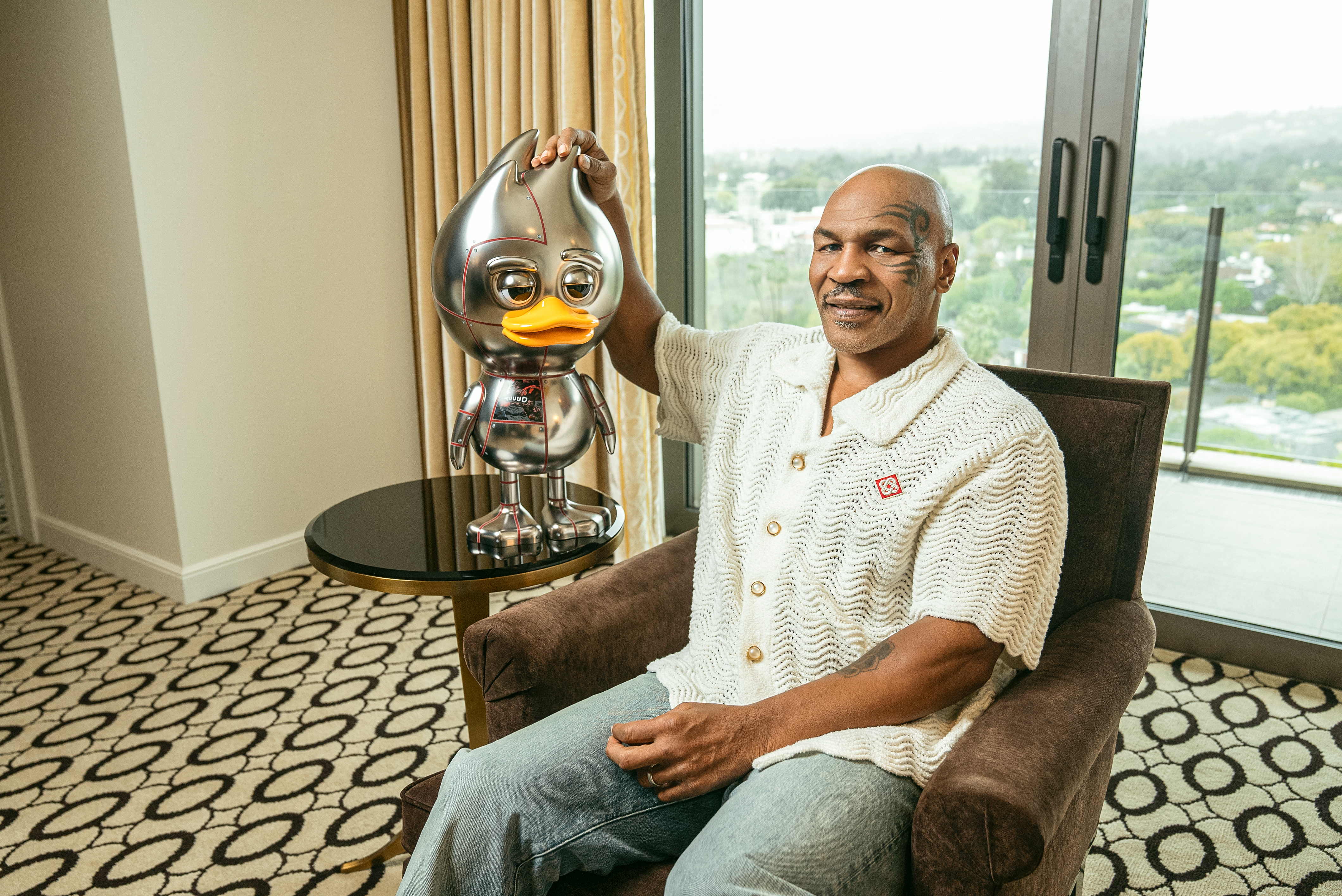 Арт-фигурка TUD x Mike Tyson The Boxing Duck в интерьере — купить в Санкт-Петербурге